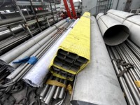 Tube carré en acier inoxydable 304/316/316L perforé 30x30mm sans soudure pour utilisation en appartement, parc et allée
