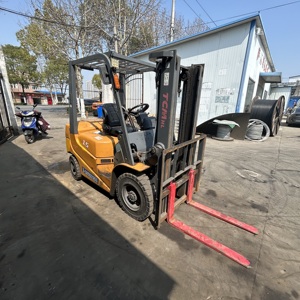 Carrello Elevatore Diesel <span class=keywords><strong>TCM</strong></span> 15 Usato con Montante a Due Stadi, Lunghezza Forche 1070mm, Distanza Centro Carico 500mm - Product Image 1