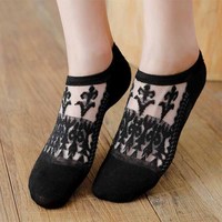 Été Respirant Mode Femmes Crystal Mesh Soie Transparent Femmes Stealth Shallow Mouth Boat Socks