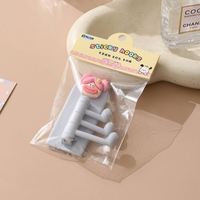 Crochets Muraux Créatifs Multifonctionnels en Plastique Sans Perçage pour Dortoirs Étudiants et Salons – Vente en Gros Personnalisée