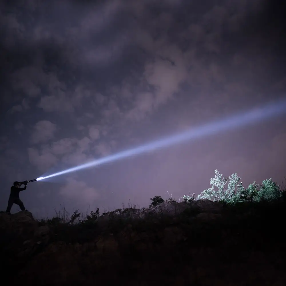 Yüksek güç TrustFire T70 şarj edilebilir 1km uzun mesafe meşale kendini savunma led el feneri askeri diy taktik el feneri