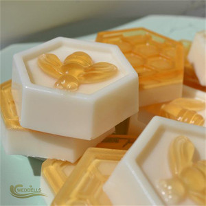 Weddells saponetta personalizzata con ape regina trasparente animale realizzata con sapone al miele - Product Image 4