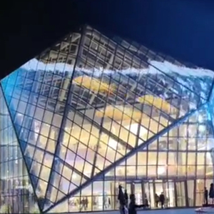 Écran de film de mur vidéo LED transparent haute résolution Affichage à LED grand format sans couture pour hall d'exposition de hall d'entreprise - Product Image 1