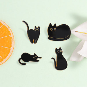Set de Broches Minimalistas de Gato Negro Esmaltado, Cuatro Posturas, con Detalles Dorados, para Decoración de Mochilas - Product Image 1