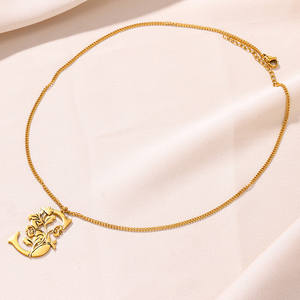 Collier en acier inoxydable pour hommes et femmes Prénoms et initiales de noms de famille Bijoux de mode Design de l'alphabet - Product Image 3