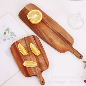 Planche à découper en bois massif avec poignée, forme carrée, usage professionnel, origine Cao County - Product Image 4