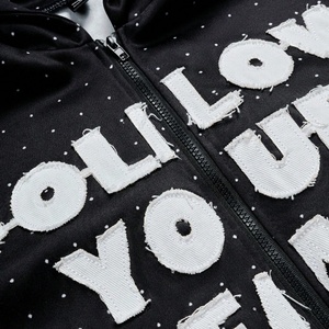 Sudadera con Capucha Retro de Calle con Pedrería, Servicio Personalizado OEM, Ajuste Oversize, Estampado de Letras en Relieve con Borde Crudo, Corte Boxy y Corto para Hombre - Product Image 3