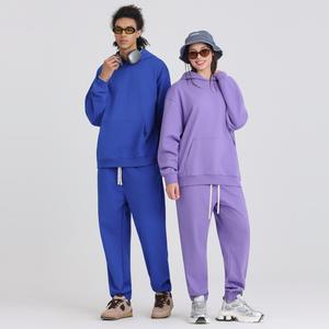 Sudadera Holgada de Forro Polar Estilo Americano MAKITAPE y Pantalones Deportivos de Pierna Recta con Estampado de Corazón para Hombre y Mujer - Product Image 3