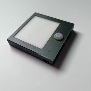 Lumière LED sans fil de haute qualité avec capteur de mouvement PIR 0,45 W, lumières nocturnes LED, boîtier ABS, lumière LED pour armoire avec batterie - Product Image 2
