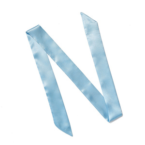 É<span class=keywords><strong>l</strong></span>égant foulard long et fin en soie à imprimé botanique bleu pour femmes, idéal comme cravate pour hôtesses <span class=keywords><strong>de</strong></span> <span class=keywords><strong>l</strong></span>'<span class=keywords><strong>air</strong></span> professionnelles et ruban pour sac à main - Product Image 6