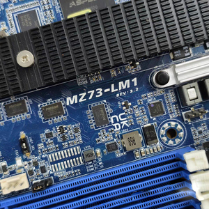 Carte mère E-ATX MZ73-LM1 double EPYC 9004, 24 emplacements DDR5, 6 To de RAM max, 4 PCIe4 X16, carte mère de station de travail multi-GPU pour l'IA - Product Image 5