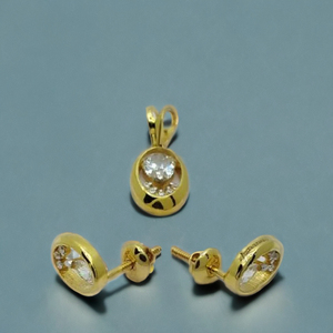 Pendientes Clásicos de Oro de 22K con Cristales Redondos y Juego de Colgante a Juego, Joyería Elegante y Minimalista de Diseño para Mujer - Product Image 2
