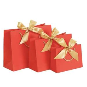 Sacs shopping en papier personnalisés noir et bleu avec nœud papillon et logo estampé à chaud or pour l'emballage de vêtements, chaussures et bijoux - Product Image 5