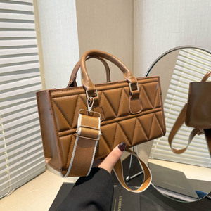 Sac fourre-tout/sac à bandoulière unisexe de luxe décontracté, tendance et élégant, couleur unie, nouvelle collection hiver 2026, avec fermeture éclair et broderie - Product Image 5