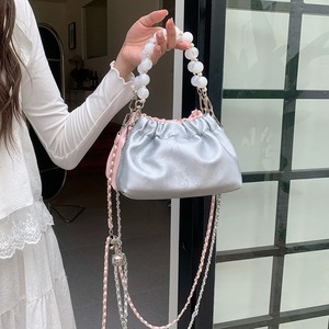 Bolso pequeño gris y rosa con cadena y correa de cuentas, cierre magnético, para uso diario, bandolera, primavera 2024 - Product Image 3