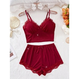 Ensemble de lingerie en dentelle rouge sexy pour femmes, dentelle florale exquise, soutien-gorge et culotte confortables, ensemble de sous-vêtements intimes en deux pièces - Product Image 1