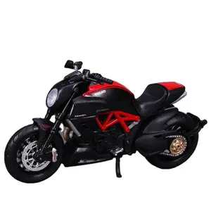 Maisto 1:18 DucatiカーボンライセンスモーターサイクルKawasaki Ducati Streetcar家具記事ギフトおもちゃ卸売スポーツ