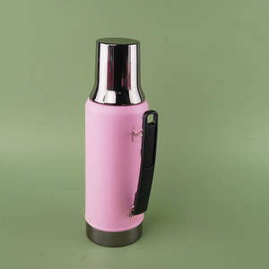 Set Termo con Pico Cebador y Sistema Mate 1200ml - Termo Clásico MATTE SYSTEM - Product Image 3