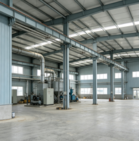 Entrepôt à structure en acier de conception moderne, construction de charpente métallique préfabriquée, environnement d'atelier
