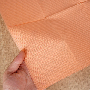 Almohadillas Desechables Wu para Uso Dental y de Manicura, 33x45cm, 2 Capas de Papel y 1 Capa de Película, Patrón Sólido de Color - Product Image 2