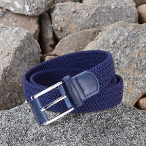 Ceinture extensible tressée bleu-noir pour homme avec garniture en cuir et boucle argentée, accessoire décontracté toutes saisons - Product Image 5
