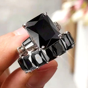 Set di Anelli Nuziali con Zircone Taglio Smeraldo per Donne, Gioielli di Lusso Chic per Sposa e Coppia, Regalo di Moda - Product Image 2
