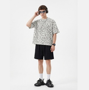 T-shirt Homme Oversize à Imprimé Léopard Manches Courtes Col Rond en Jersey Tricoté Respirant Coupe Ample Décontractée - Product Image 2