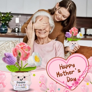 Jolie poupée en crochet faite à la main en forme de tulipe avec 3 fleurs dans un pot, cadeau « Je t'aime » pour Nana, grand-mère, GaGa, fête des mères, anniversaire - Product Image 4