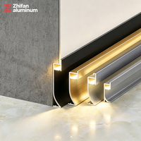 Plinthe LED fine en aluminium avec éclairage indirect dissimulé, étanche et moderne pour la maison