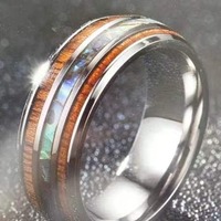 Bague en acier inoxydable 8 mm tendance avec opale bleue vintage et incrustation double coquille d'ormeau pour femme, idéale pour les fiançailles et les alliances