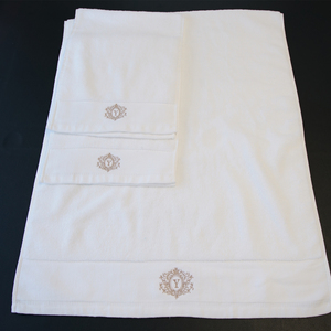 Set di 3 <span class=keywords><strong>Asciugamani</strong></span> di Alta Qualità 100% Cotone 600GSM/500GSM per Hotel, Personalizzabile con Logo Ricamato - Product Image 1