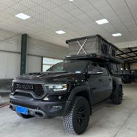 Camper de luxe pour pick-up avec toit souple et toit relevable en aluminium pour Ram 1500 TRX
