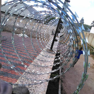 Alambre de Púas de Seguridad de Acero Inoxidable Galvanizado en Caliente Económico, Barras de Alambre de Púas de 2.0 mm, Duraderas, para Cercas de Hierro, 200 m, Uso Práctico - Product Image 2