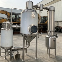 Distillateur à vapeur multifonctionnel pour l'extraction d'huiles essentielles d'herbes aromatiques, de romarin, de menthe et de thym