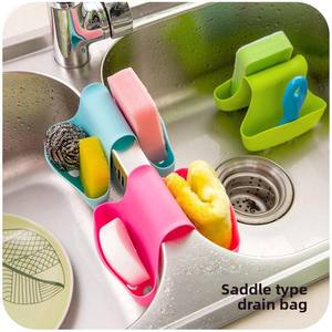 Panier de rangement suspendu en silicone en forme de selle pour évier, égouttoir pour éponges et restes alimentaires - Product Image 1