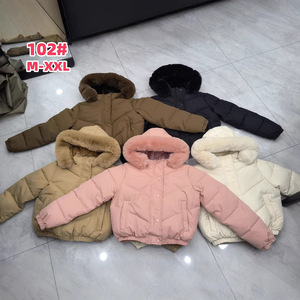 Parka <span class=keywords><strong>invernali</strong></span> corti <span class=keywords><strong>vestiti</strong></span> da <span class=keywords><strong>donna</strong></span> aggiungono velluto addensato copricapo in pelliccia rimovibile con cappuccio giacche calde 2025 - Product Image 6