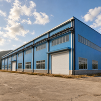 Atelier préfabriqué en acier de 15 m de portée avec pont roulant de 5 tonnes et revêtement rouge brique pour atelier de travail des métaux