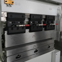 Presse plieuse CNC LongBo 12T Mini, largeur de travail de 600 mm, type de table pour les écoles et les petits ateliers
