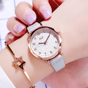 Montre à quartz élégante pour femme, boîtier en or rose, bracelet en cuir, montre-bracelet décontractée - Product Image 1