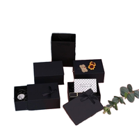 Boîte en carton ondulé à tiroir orienté PPWR avec insert en éponge recyclée et ruban personnalisé pour emballage cadeau de parfum et cosmétiques