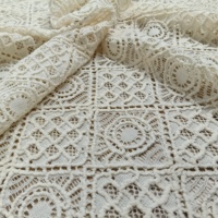 Tissu en dentelle chenille 100% polyester non extensible, teint, doux et moelleux, à motifs géométriques, pour robe femme automne-hiver