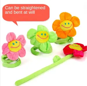 Gülen mutlu yüzleri ile peluş ayçiçeği renkli yumuşak bükülebilir sapları ayçiçeği oyuncak hediye süslemeleri için tatil hediye