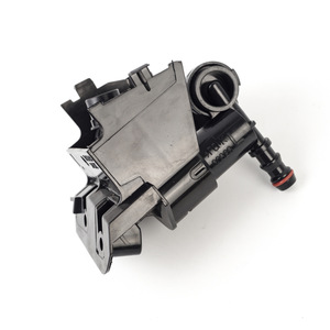 Pistola de Lavado de Faros Delanteros Aplicable para Toyota Corolla Cross-Border, Modelo 85208-02100 y 85207-02100 - Product Image 2