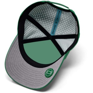 หมวกแก๊ปตาข่ายแบบกำหนดเอง OEM พร้อมโลโก้ 5 แผง ปีกโค้งเล็กน้อย แบบ Snapback ป้ายยางกันน้ำ หมวกกอล์ฟ - Product Image 5