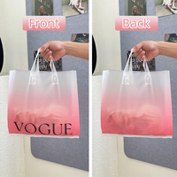 Sac fourre-tout en plastique dégradé givré réutilisable avec impression de logo pour l'emballage de vêtements et de cadeaux