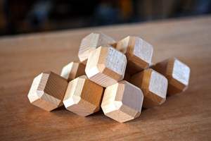 Juego de apilar piedras de madera para niños, juguete de equilibrio para la coordinación ojo-mano y el desarrollo sensorial - Product Image 2