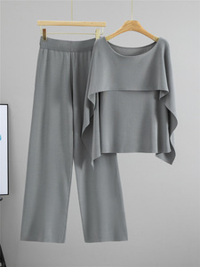 Ensemble deux pièces en maille tendance 2026 pour femme : <span class=keywords><strong>Cape</strong></span> décontractée effet superposé et pantalon – Collection Printemps-Automne - Product Image 2