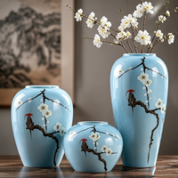 Ensemble de vases en céramique bleu clair peints à la main avec motif Fleur de Prunier et Oiseau, Pots en poterie de Jingdezhen, Nouveauté Wabi-Sabi, Écologique, Décoration pour la maison avec branches séchées