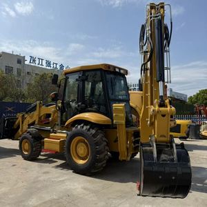 Mini-chargeuse-pelleteuse d'occasion CAT 420F, modèle original japonais sur chenilles, 2024, 4x4, 8000 kg, garantie après-vente 1 an - Product Image 3