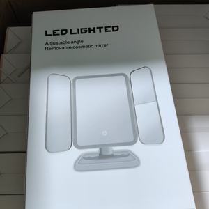 Espejo Cosmético LED Plegable de Moda, Espejo de Maquillaje de 3 Pliegues con Aumento de 2X y 3X, con Luces LED y Batería Recargable - Product Image 6